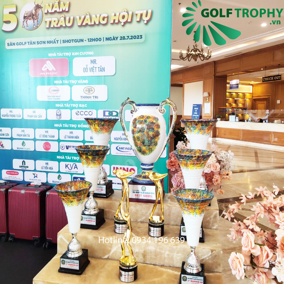 Bộ cúp gốm sứ giải golf UEH
