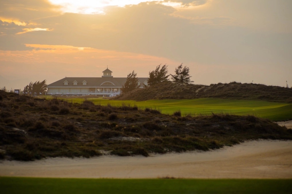    Sân golf Hoiana Shores.